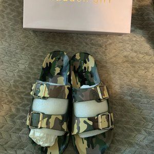 new camo slides  size 11